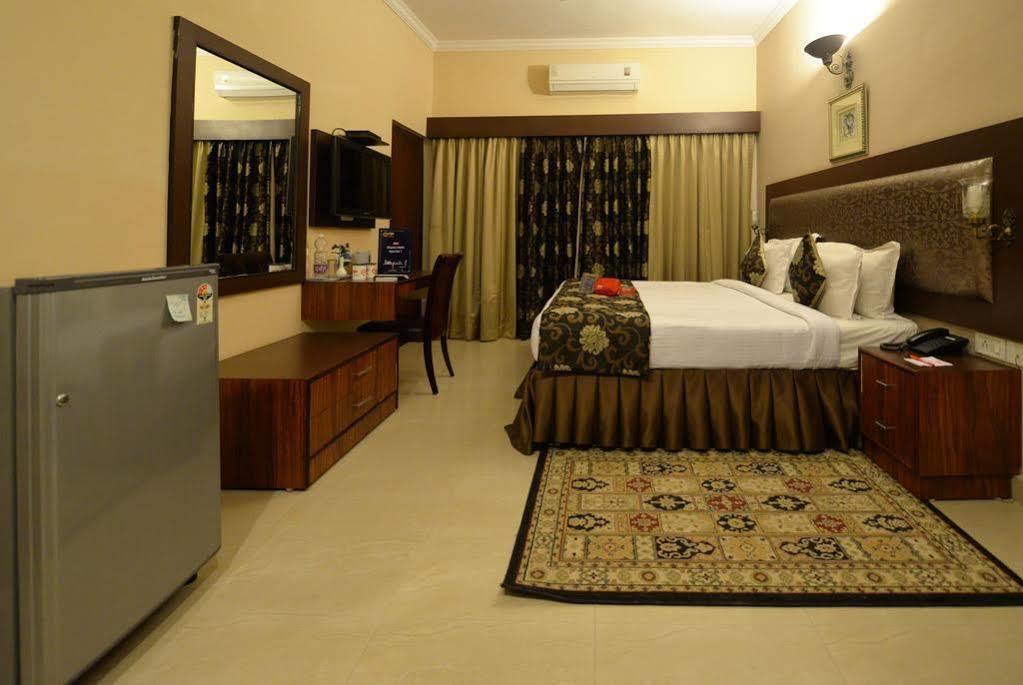 Genx Banjara Hill 1589 Hotel Hyderabad Exterior photo
