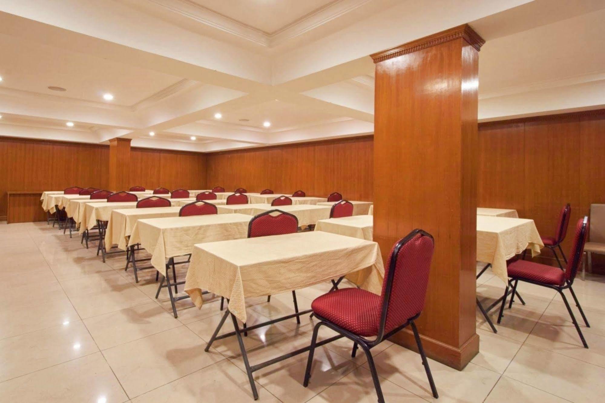 Genx Banjara Hill 1589 Hotel Hyderabad Exterior photo