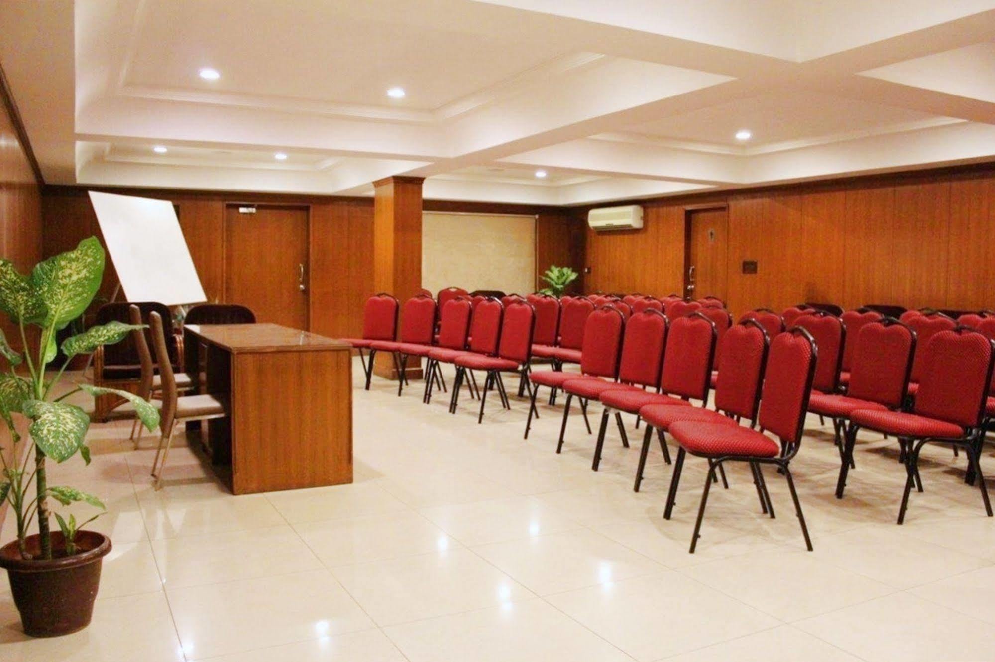 Genx Banjara Hill 1589 Hotel Hyderabad Exterior photo